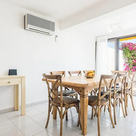 Casa vacanze Three Townhouse In With Pool