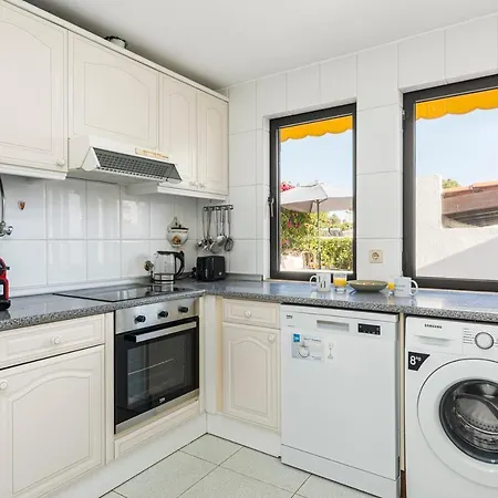 Casa vacanze Three Townhouse In With Pool Quarteira