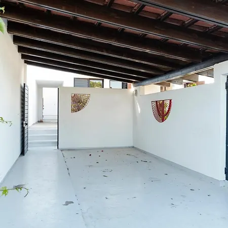 Three Townhouse In With Pool